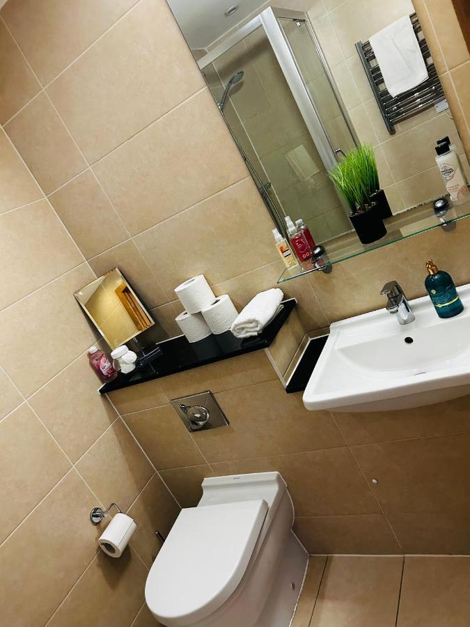 Spacious 3-Bed 3-Bath Luxury Apartment With Balcony Hyde Park Londra Exterior foto